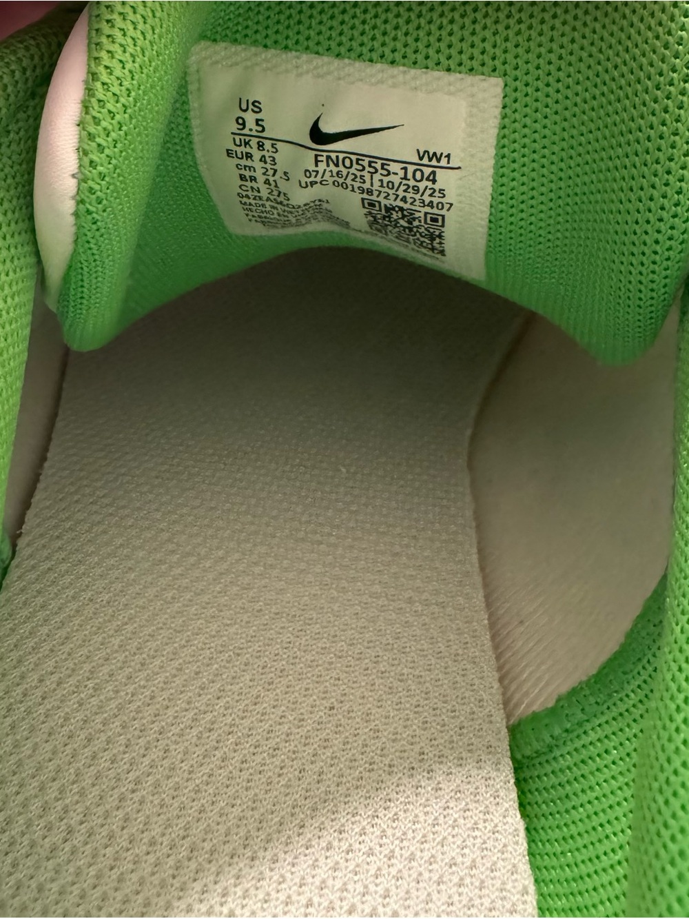 Nike Men’s White with Neon Green Laces and Lining Infinity Golf Shoes - Picture 6 of 6